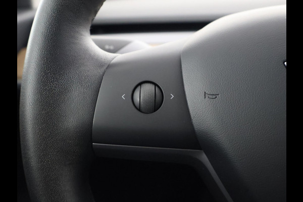 Tesla Model 3 Standard RWD Plus 60 kWh 1e EIG. SOH 92%!! GARANTIE TOT 2031* PARKEERSENSOREN V+A . PANORAMADAK . APPLE CARPLAY & ANDROID AUTO . STOELVERWARMING