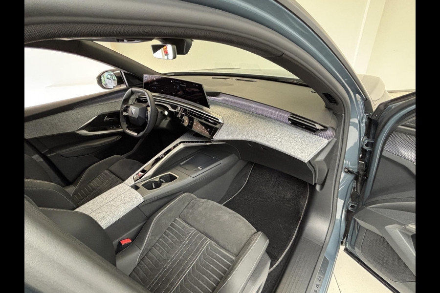 Peugeot E-5008 GT Avantage 73 kWh Mistral Executive Interior (AGR) | 360 camera | Massagestoelen | Stoel en stuurverwarming |