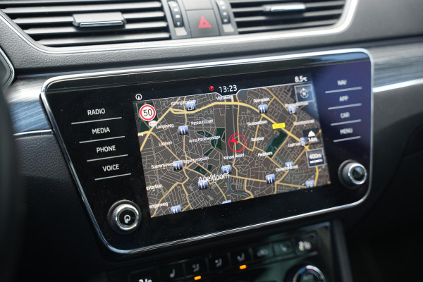 Škoda Superb 1.5 TSI ACT Business Edition Adaptieve Cruise Virtual Dash Leer Alcantara