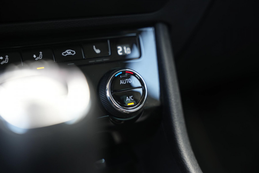 Škoda Superb 1.5 TSI ACT Business Edition Adaptieve Cruise Virtual Dash Leer Alcantara