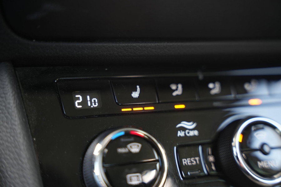 Škoda Superb 1.5 TSI ACT Business Edition Adaptieve Cruise Virtual Dash Leer Alcantara