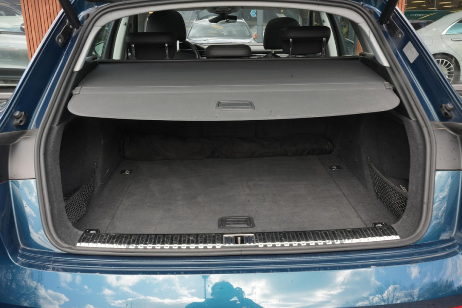 Audi e-tron e-tron 50 quattro Launch edition plus 71 kWh Panoramadak Adaptieve Cruise Leer Memory PDC