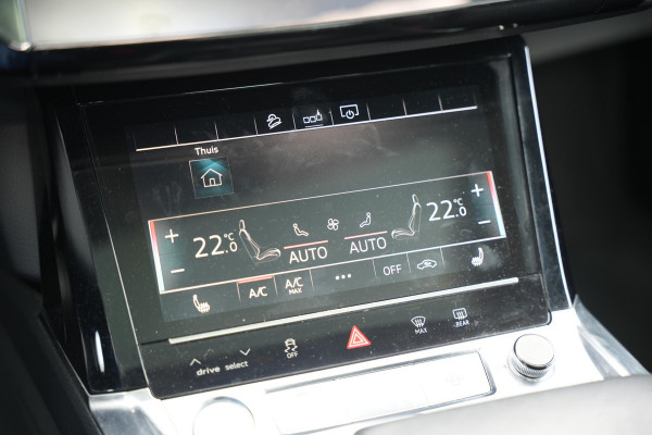 Audi e-tron e-tron 50 quattro Launch edition plus 71 kWh Panoramadak Adaptieve Cruise Leer Memory PDC