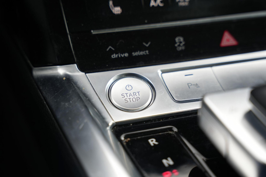 Audi e-tron e-tron 50 quattro Launch edition plus 71 kWh Panoramadak Adaptieve Cruise Leer Memory PDC