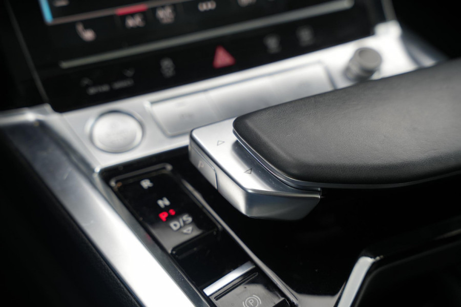 Audi e-tron e-tron 50 quattro Launch edition plus 71 kWh Panoramadak Adaptieve Cruise Leer Memory PDC