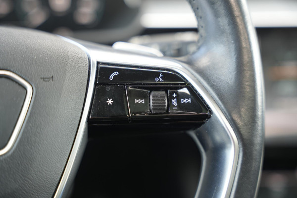 Audi e-tron e-tron 50 quattro Launch edition plus 71 kWh Panoramadak Adaptieve Cruise Leer Memory PDC