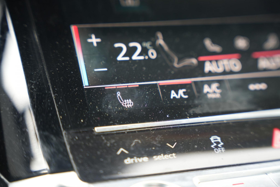 Audi e-tron e-tron 50 quattro Launch edition plus 71 kWh Panoramadak Adaptieve Cruise Leer Memory PDC