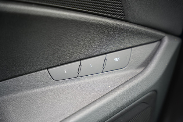 Audi e-tron e-tron 50 quattro Launch edition plus 71 kWh Panoramadak Adaptieve Cruise Leer Memory PDC