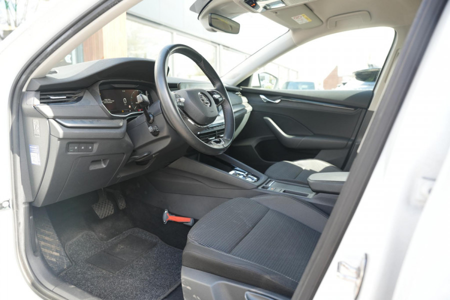 Škoda Octavia Combi 1.4 TSI iV PHEV Business Edition Adaptieve Cruise Virtual Dash Navi Trekhaak