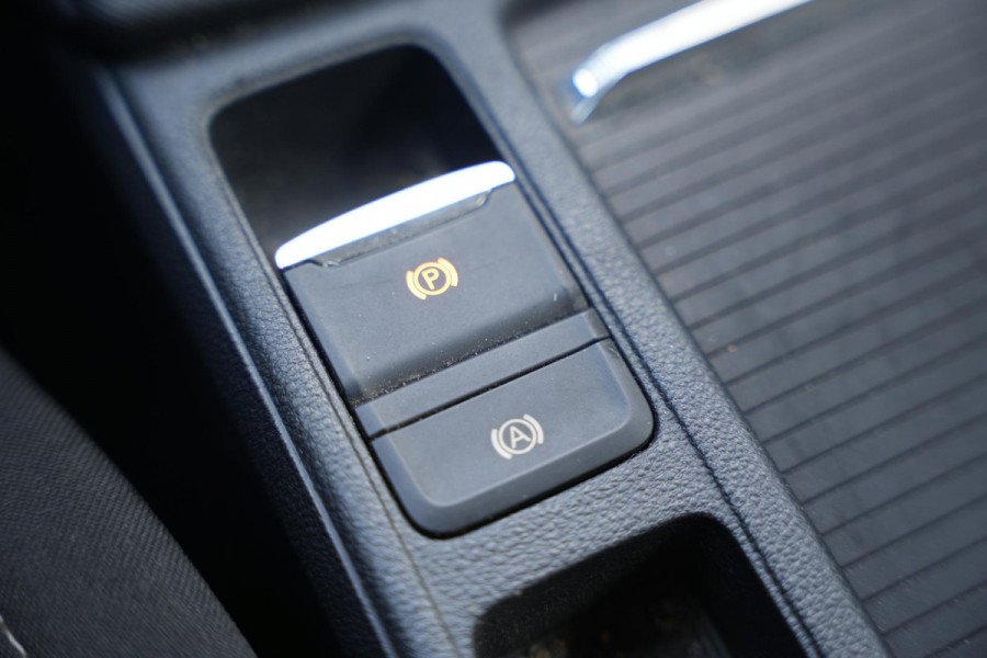 Škoda Octavia Combi 1.4 TSI iV PHEV Business Edition Adaptieve Cruise Virtual Dash Navi Trekhaak