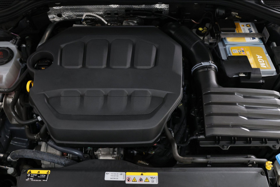 Volkswagen Golf 2.0 TSI GTI Clubsport 45 Jahre Edition 300+PK AKRAPOVIC/IQ/VIRTUAL/SFEER/PANO/LEER/CAM/LINE/ACC/12 MND GARANTIE!