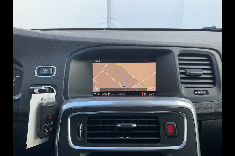 Volvo V60 Cross Country 2.0 T5 Polar+ Pano Memory Camera Navi Dealer Onderhouden!!