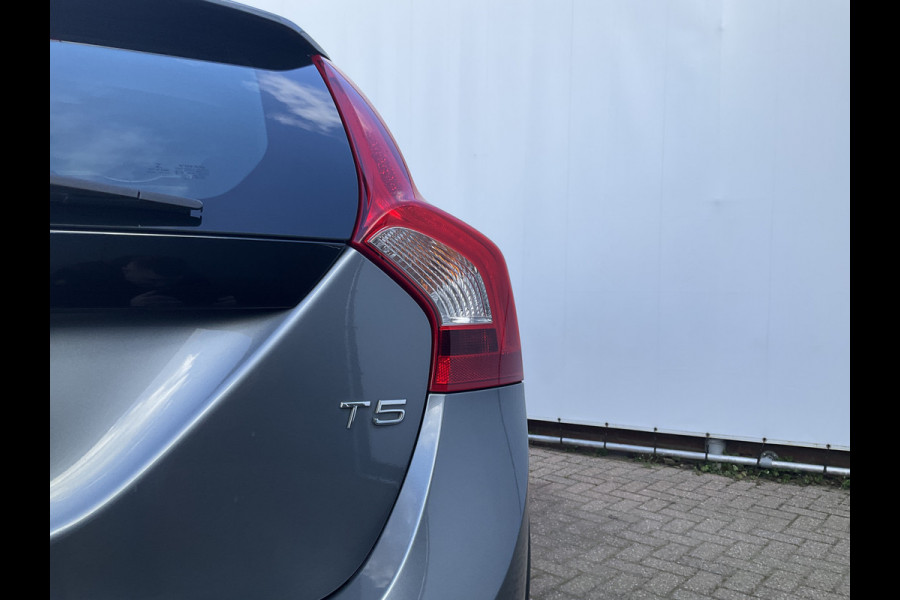 Volvo V60 Cross Country 2.0 T5 Polar+ Pano Memory Camera Navi Dealer Onderhouden!!