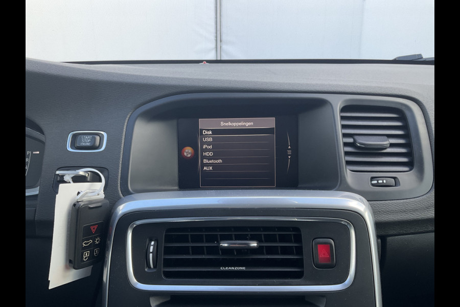 Volvo V60 Cross Country 2.0 T5 Polar+ Pano Memory Camera Navi Dealer Onderhouden!!