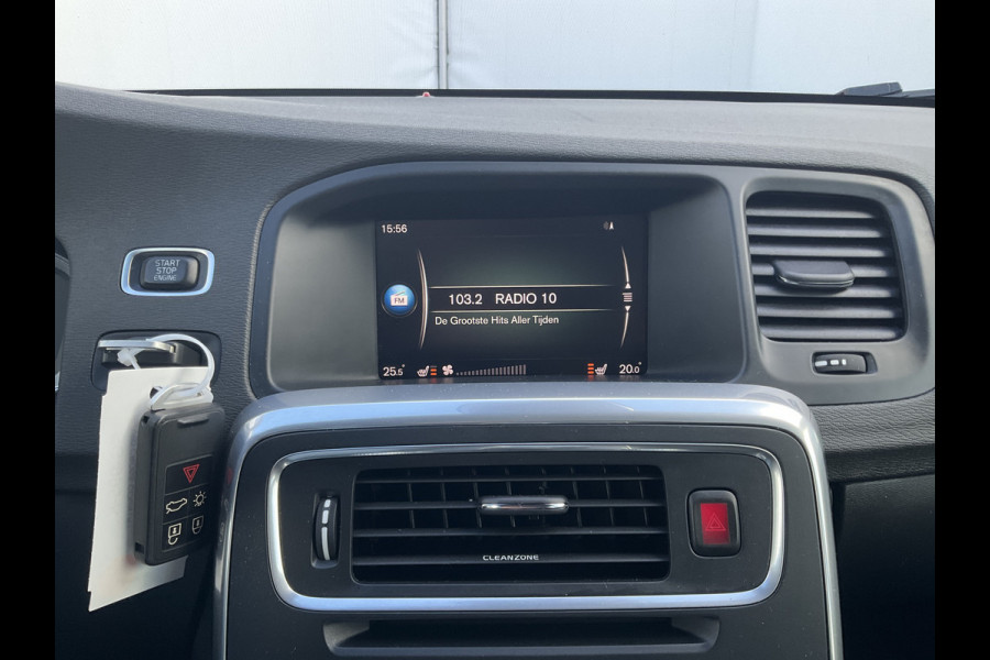 Volvo V60 Cross Country 2.0 T5 Polar+ Pano Memory Camera Navi Dealer Onderhouden!!