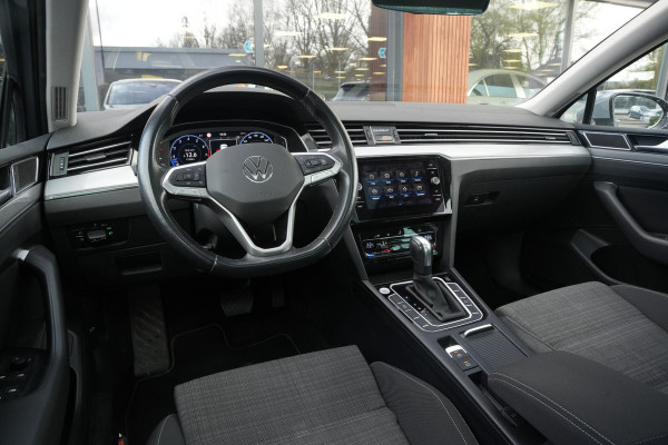 Volkswagen Passat 1.5 TSI Business Automaat Pano Dak trekhaak