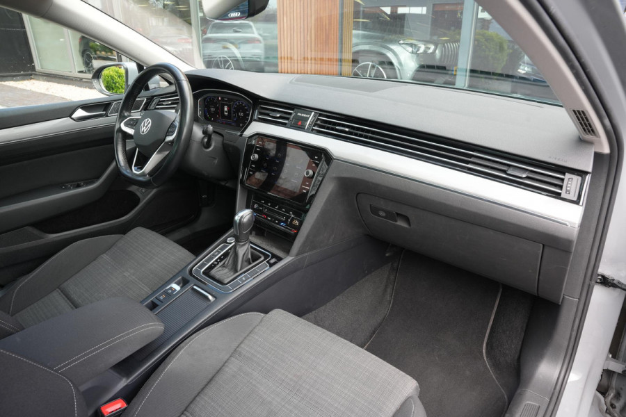 Volkswagen Passat 1.5 TSI Business Automaat Pano Dak trekhaak