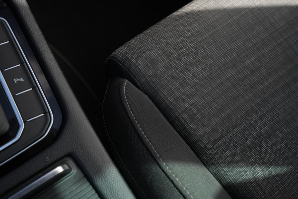 Volkswagen Passat 1.5 TSI Business Automaat Pano Dak trekhaak