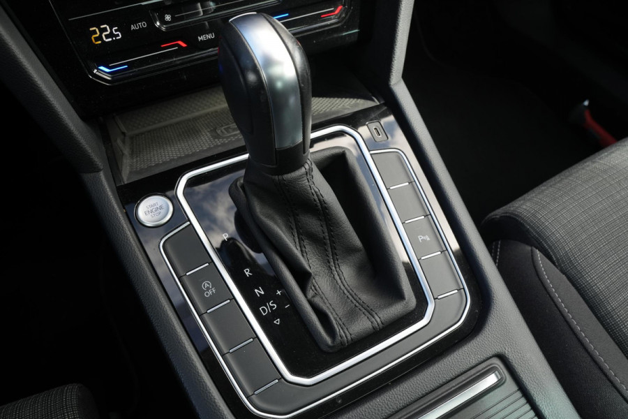 Volkswagen Passat 1.5 TSI Business Automaat Pano Dak trekhaak