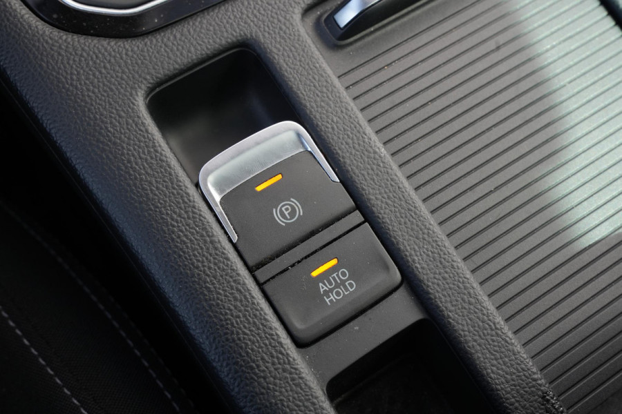 Volkswagen Passat 1.5 TSI Business Automaat Pano Dak trekhaak