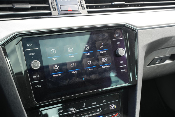 Volkswagen Passat 1.5 TSI Business Automaat Pano Dak trekhaak