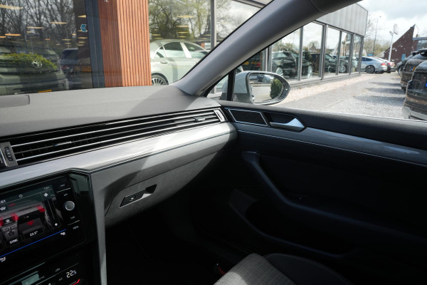Volkswagen Passat 1.5 TSI Business Automaat Pano Dak trekhaak