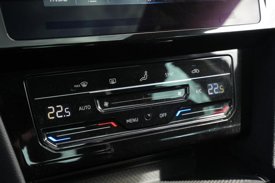 Volkswagen Passat 1.5 TSI Business Automaat Pano Dak trekhaak