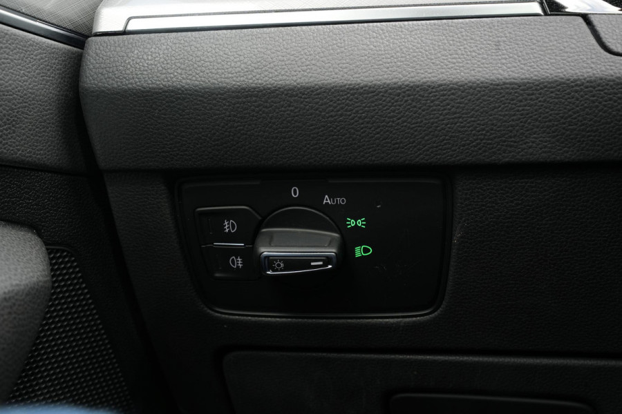 Volkswagen Passat 1.5 TSI Business Automaat Pano Dak trekhaak