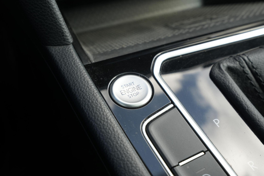 Volkswagen Passat 1.5 TSI Business Automaat Pano Dak trekhaak
