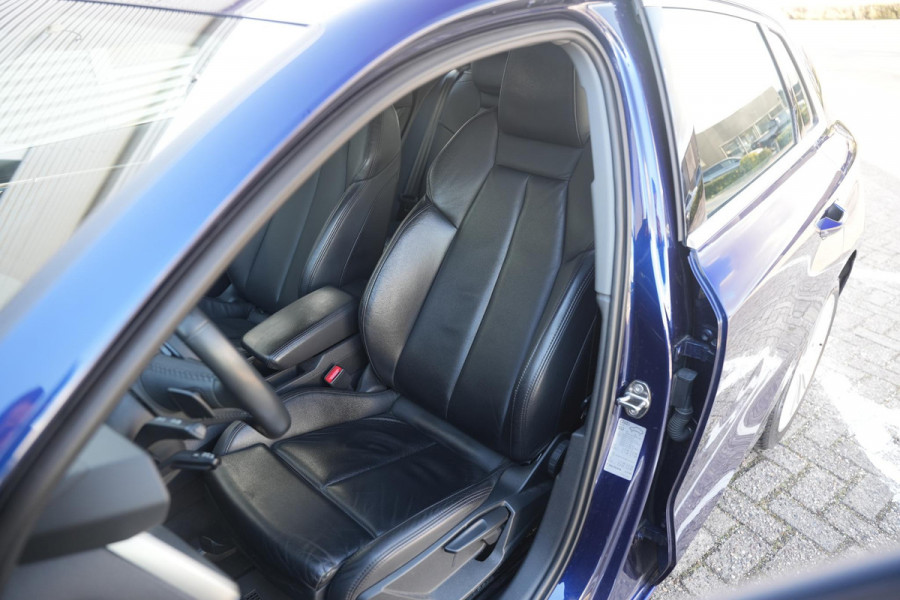 Audi A3 Sportback 35 TFSI Business edition Leer LED Cruise Clima