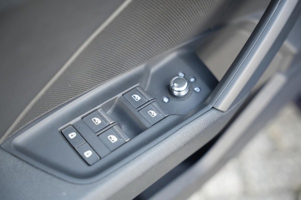 Audi A3 Sportback 35 TFSI Business edition Leer LED Cruise Clima