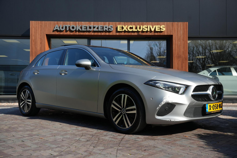 Mercedes-Benz A-Klasse 250 e Premium Plus Panoramadak Widescreen Adaptieve Cruise Leer Stoelverw. Ambient