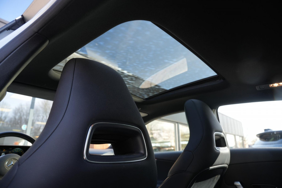 Mercedes-Benz A-Klasse 250 e Premium Plus Panoramadak Widescreen Adaptieve Cruise Leer Stoelverw. Ambient