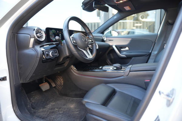Mercedes-Benz A-Klasse 250 e Premium Plus Panoramadak Widescreen Adaptieve Cruise Leer Stoelverw. Ambient