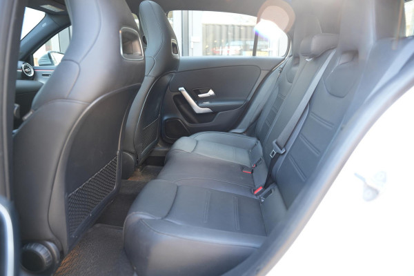 Mercedes-Benz A-Klasse 250 e Premium Plus Panoramadak Widescreen Adaptieve Cruise Leer Stoelverw. Ambient