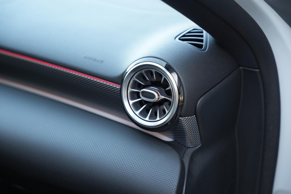 Mercedes-Benz A-Klasse 250 e Premium Plus Panoramadak Widescreen Adaptieve Cruise Leer Stoelverw. Ambient