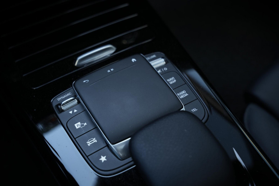 Mercedes-Benz A-Klasse 250 e Premium Plus Panoramadak Widescreen Adaptieve Cruise Leer Stoelverw. Ambient