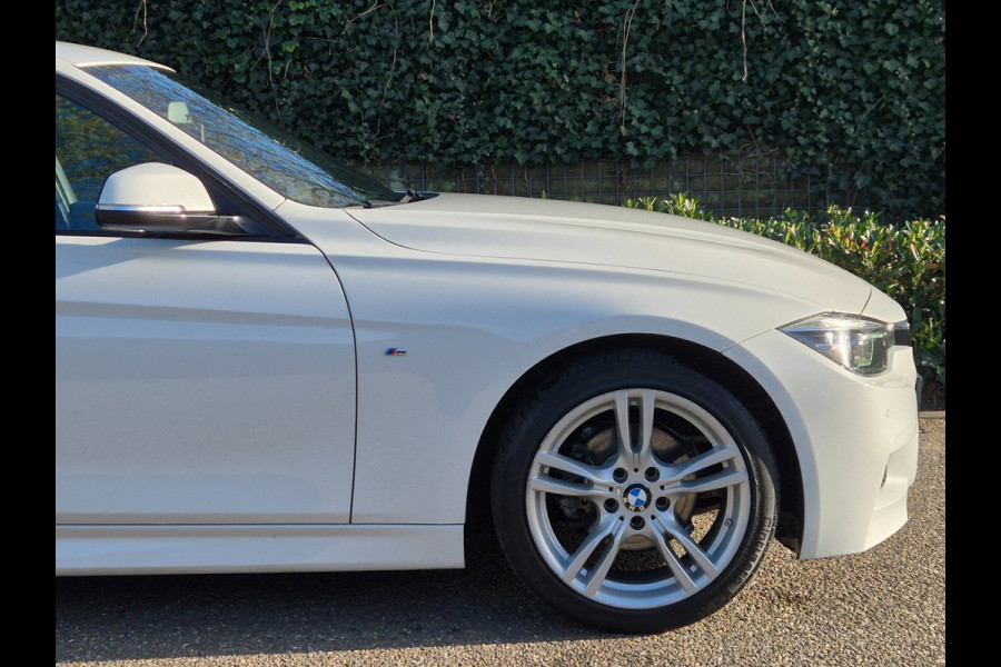 BMW 3-serie M Sport Virtual dash Apple CarPlay 18inch DAB+ Cruise 100% dealer onderhouden M Sport Edition