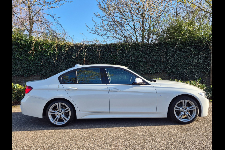 BMW 3-serie M Sport Virtual dash Apple CarPlay 18inch DAB+ Cruise 100% dealer onderhouden M Sport Edition