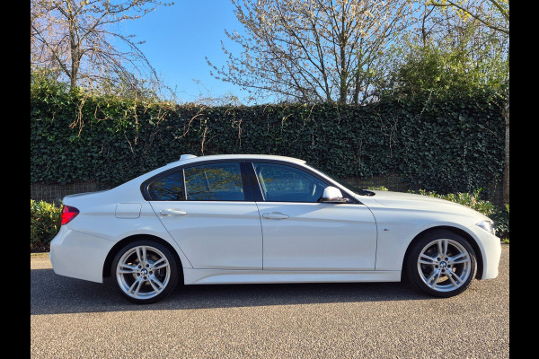 BMW 3-serie M Sport Virtual dash Apple CarPlay 18inch DAB+ Cruise 100% dealer onderhouden M Sport Edition