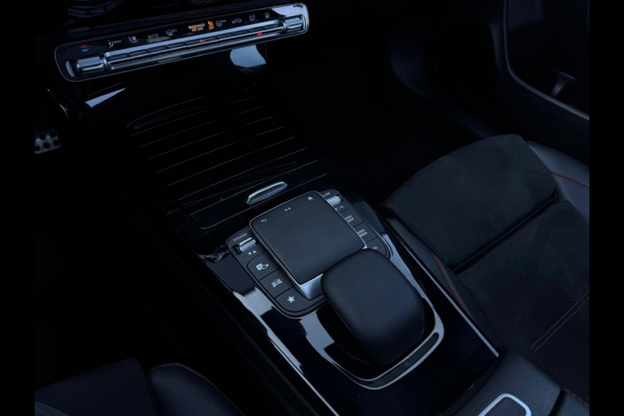 Mercedes-Benz CLA-Klasse 250 e AMG Line FULL PANO SFEER ECC MM SEATS SPORTVELGEN NAVI