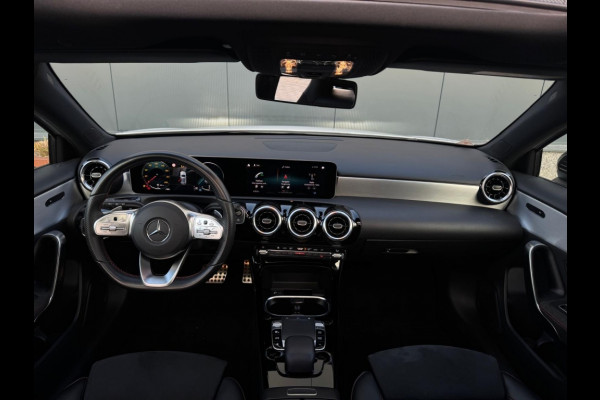 Mercedes-Benz A-Klasse 250 AMG FULL PANO NAVI DEALER OND CAMERA LEDER LED