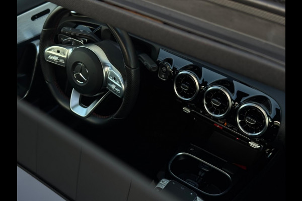 Mercedes-Benz A-Klasse 250 AMG FULL PANO NAVI DEALER OND CAMERA LEDER LED