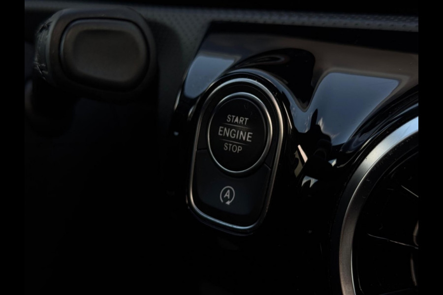Mercedes-Benz A-Klasse 250 AMG FULL PANO NAVI DEALER OND CAMERA LEDER LED