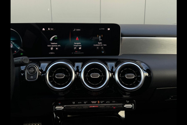 Mercedes-Benz A-Klasse 250 AMG FULL PANO NAVI DEALER OND CAMERA LEDER LED