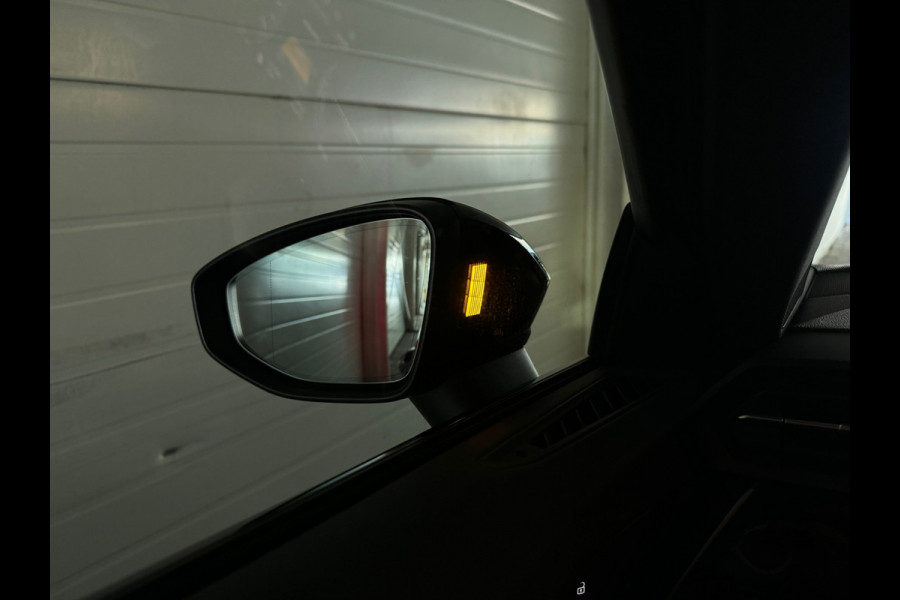 Audi A3 Sportback 45 TFSI e S Line Pano|Keyless|Dodehoek|ACC