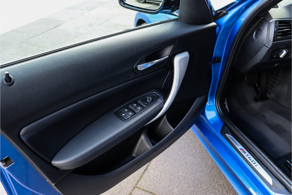 BMW 1-serie M140i High Executive **Sp.leder/Carplay/Alcantara stuur/BMW-Led**
