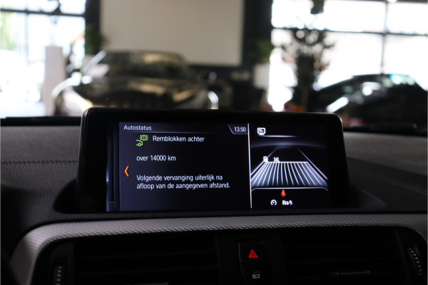 BMW 1-serie M140i High Executive **Sp.leder/Carplay/Alcantara stuur/BMW-Led**