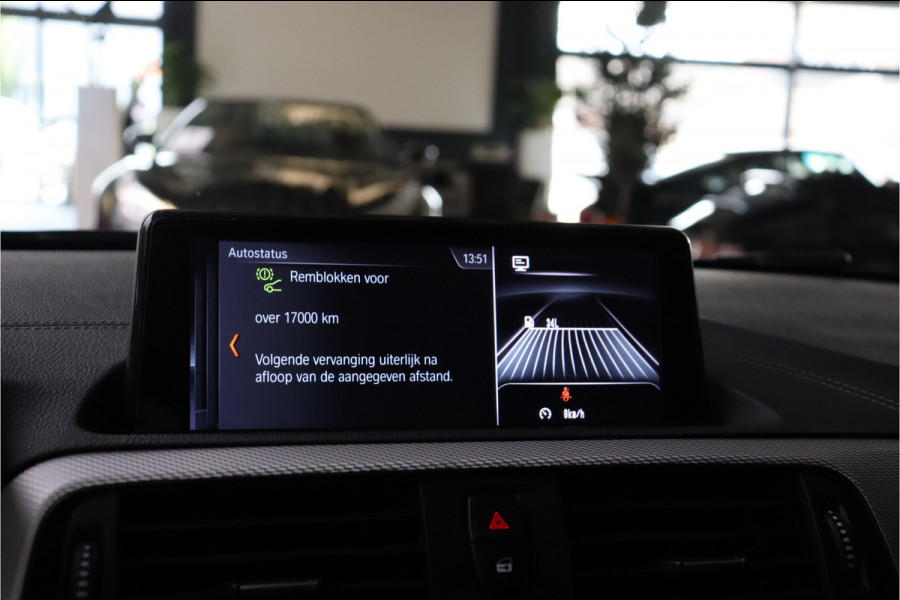 BMW 1-serie M140i High Executive **Sp.leder/Carplay/Alcantara stuur/BMW-Led**