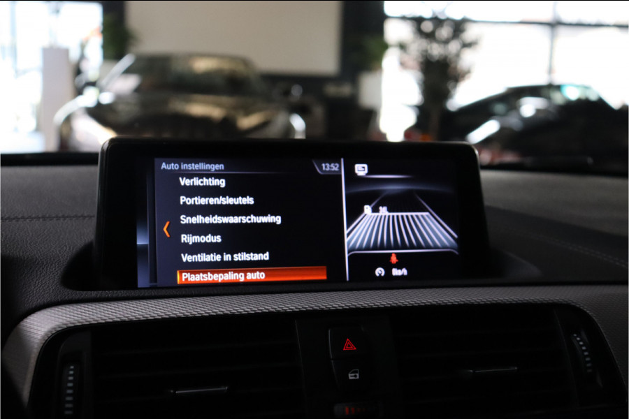 BMW 1-serie M140i High Executive **Sp.leder/Carplay/Alcantara stuur/BMW-Led**